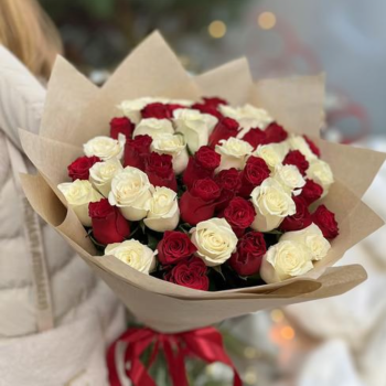 31 роза в крафте