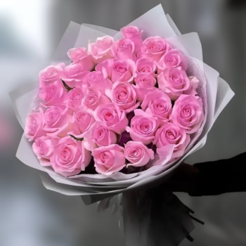 33 розовые розы